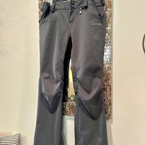 Volcom women’s Snow Pants.